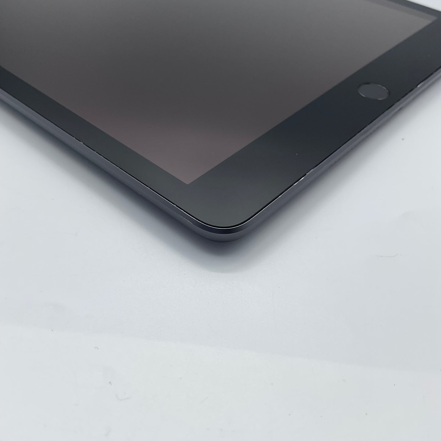 Apple iPad 9th Gen (A2602)-10.2" 64GB - Space Grey, Grade C, WiFi, 100% Battery