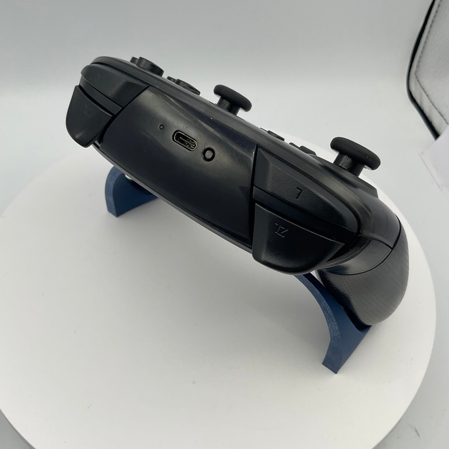 Nintendo Switch Black Pro Controller w/USB-C Cable grade A