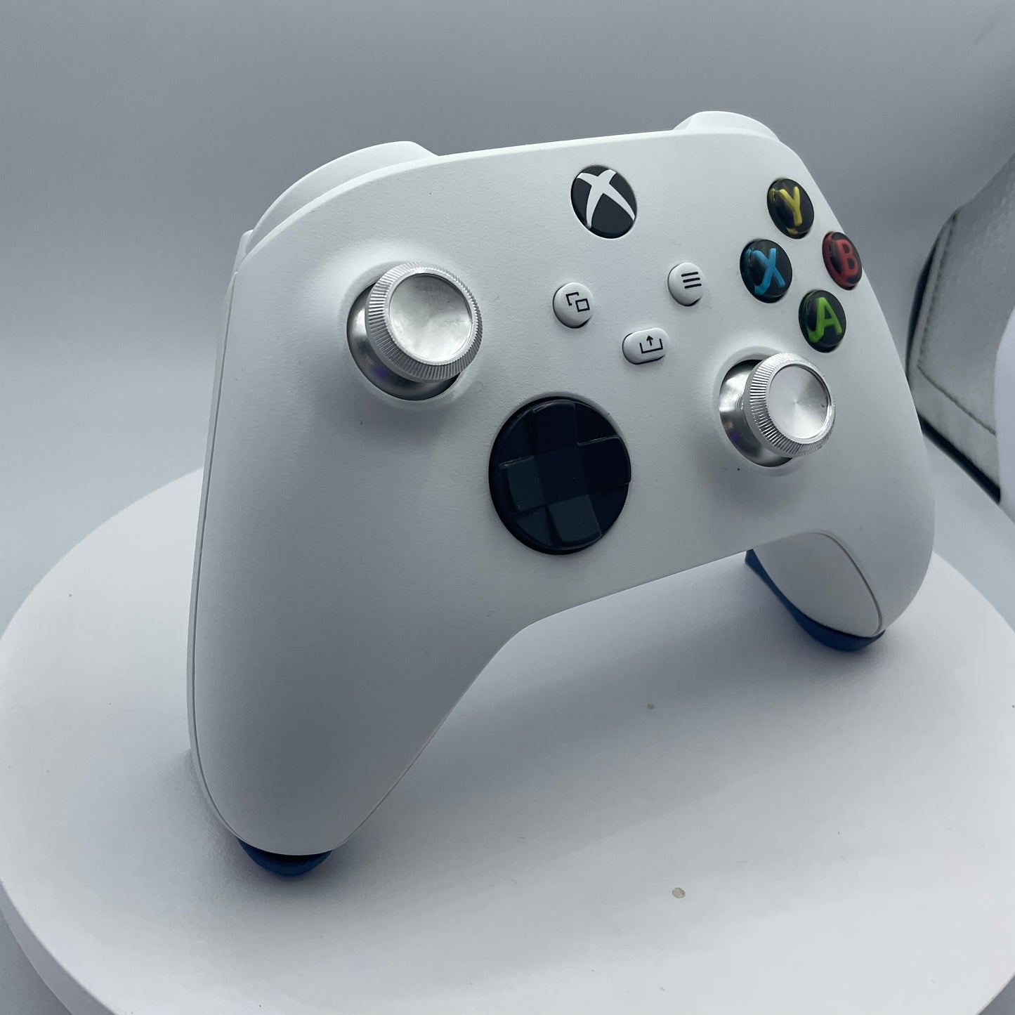 Xbox One Series X/S Controller (white) Grade A with custom metal Thumb sticks