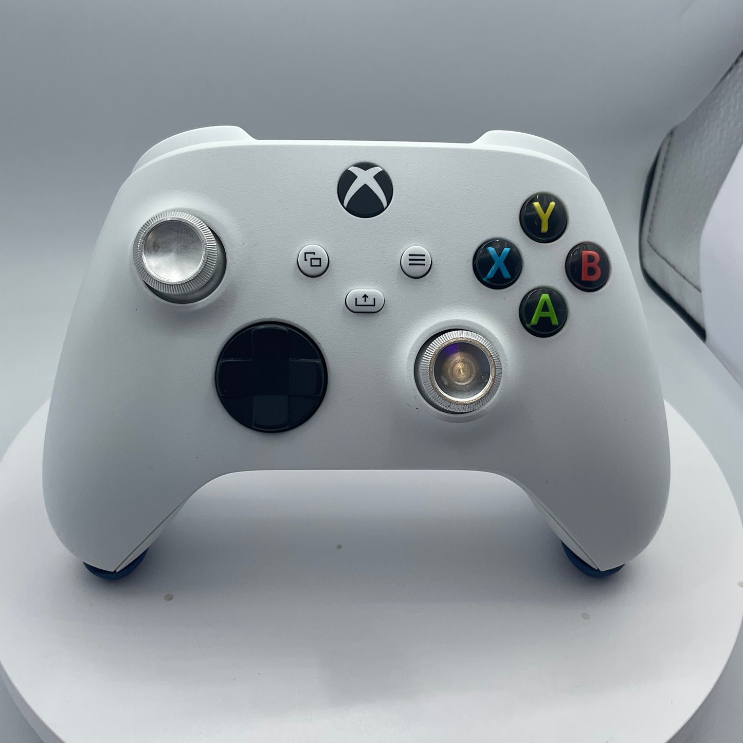 Xbox One Series X/S Controller (white) Grade A with custom metal Thumb sticks